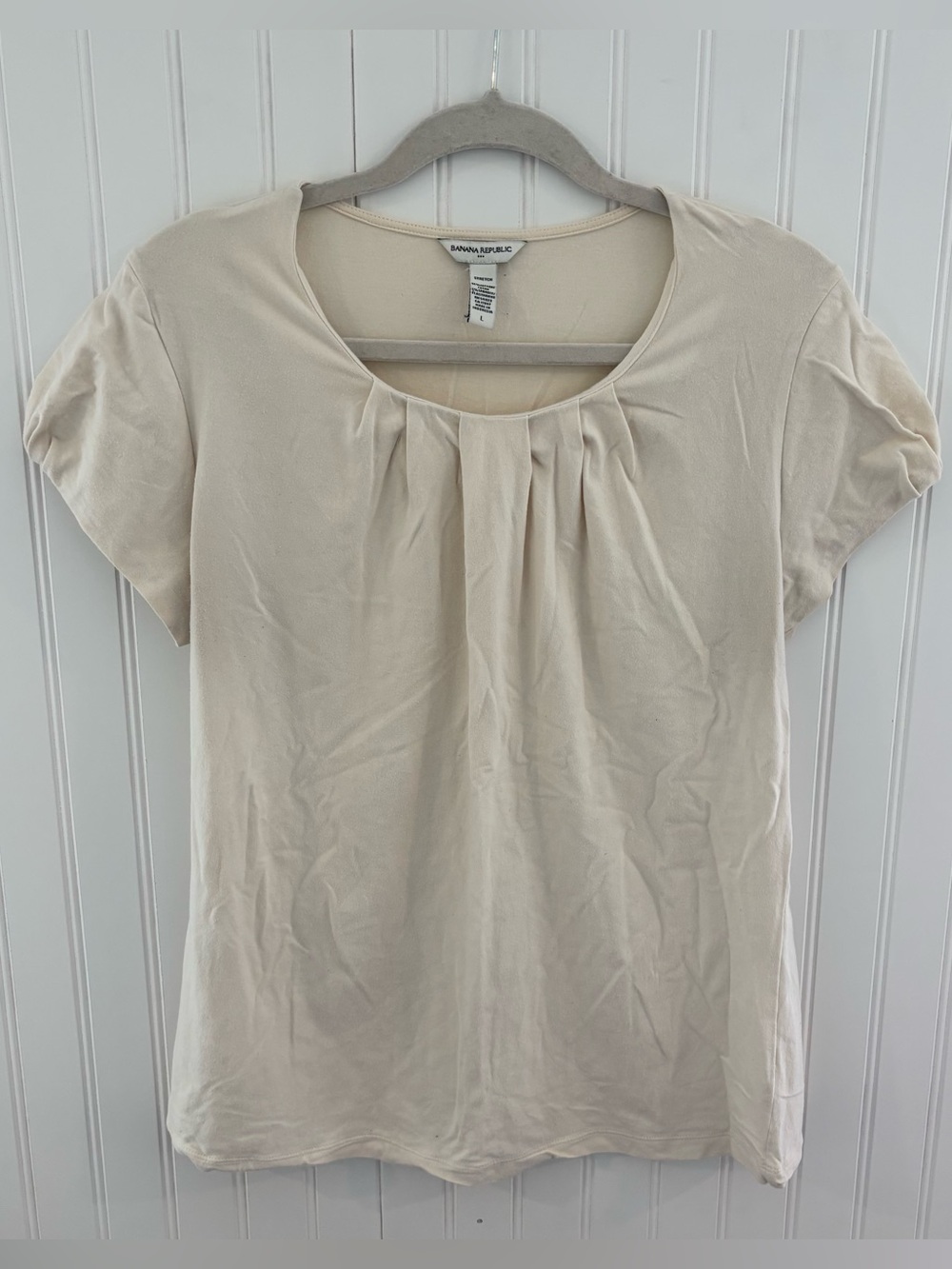 Banana Republic Cream Short Sleeve Pleated Scoop Neck Tee